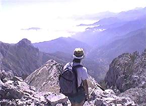 Retrocediendo las nieblas de la Vega del Naranco