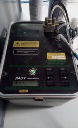 + Monitor de radón Durridge RAD7.