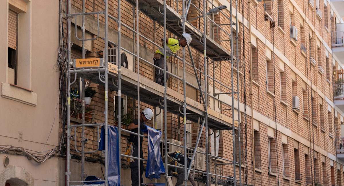 Diaz y Saiz discuten un plan para reducir burocracia y evitar picarescas al contratar extranjeros