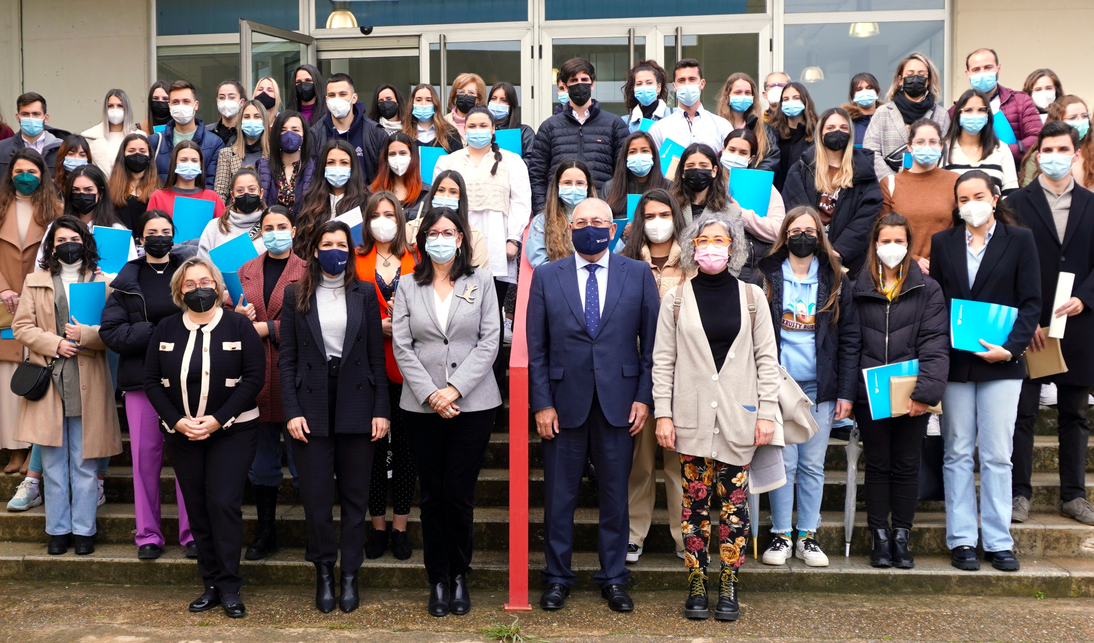 Acto de entrega de las becas con los participantes