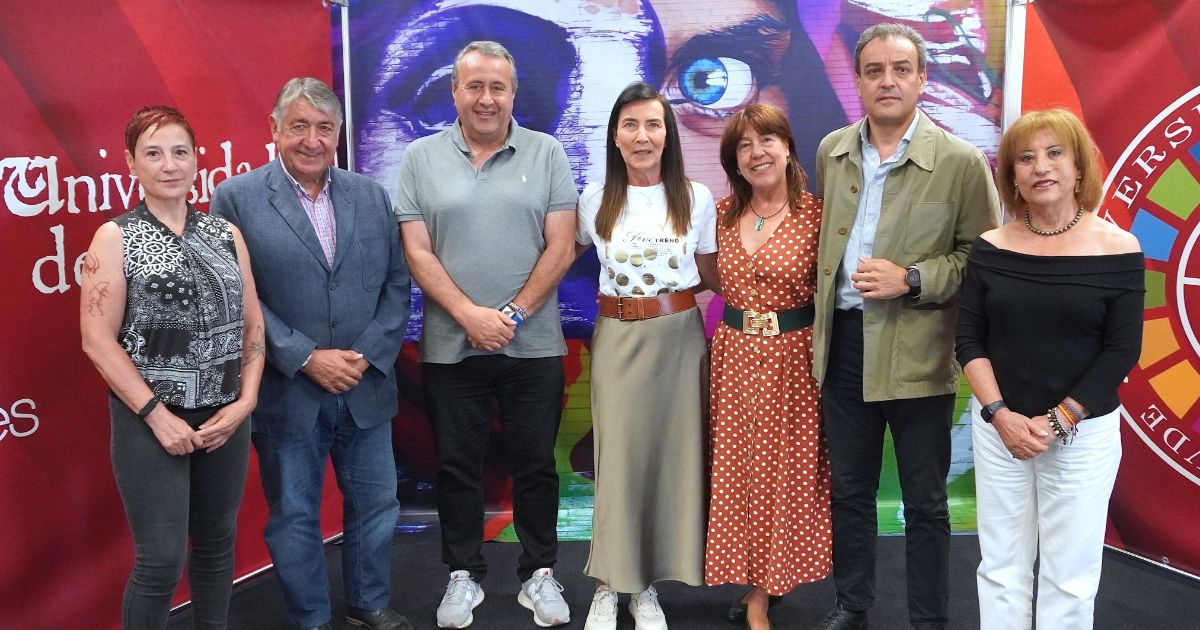 Alumnos del Aula de la Experiencia disfrutan de la movilidad interuniversitaria en Oviedo