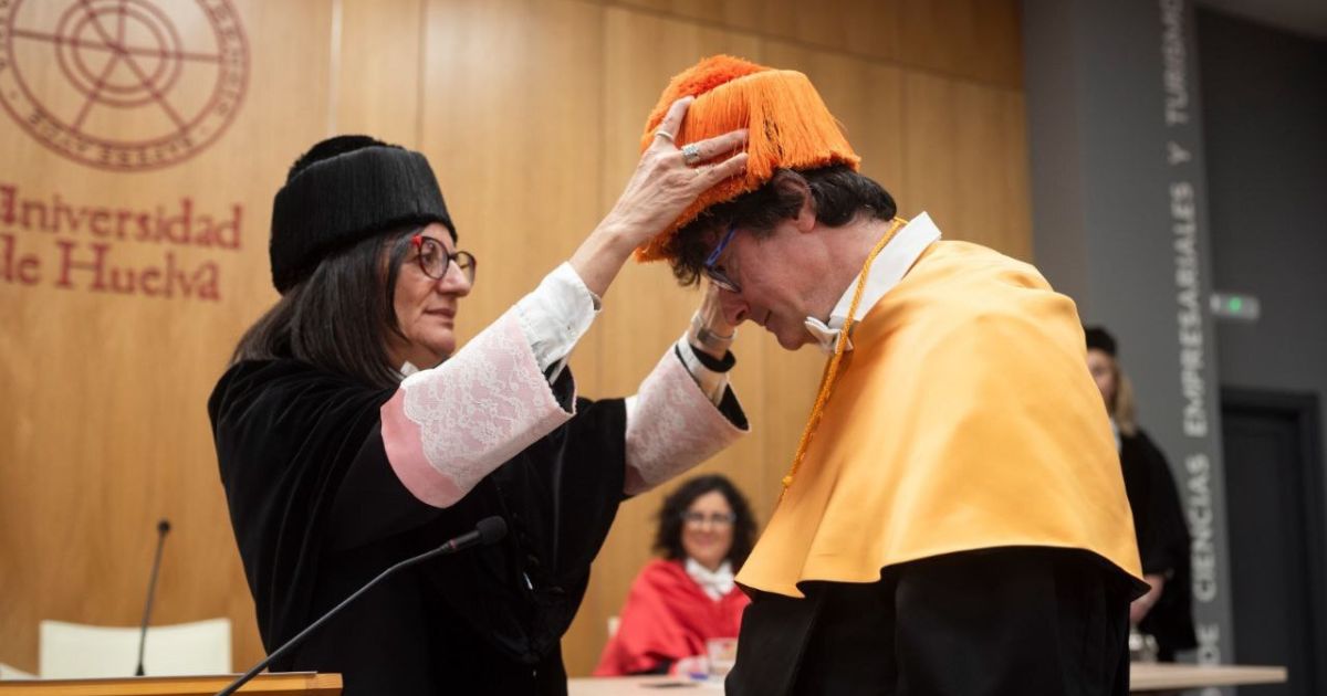 Luis Alberiko Gil Alaña, nuevo Doctor Honoris Causa de la UHU
