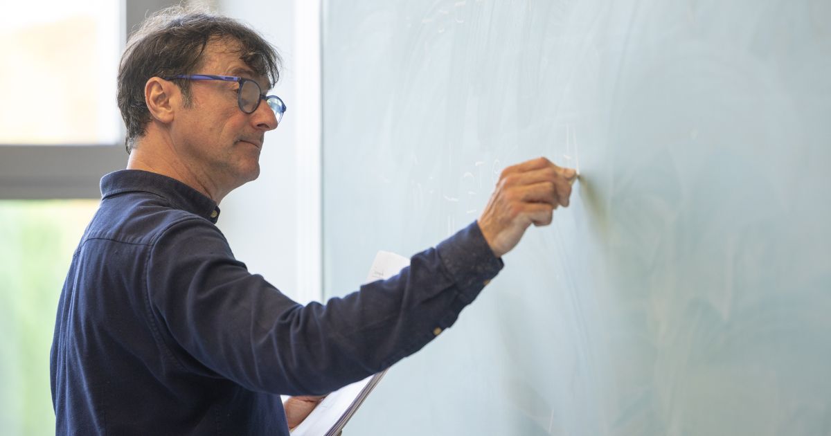 La Universidad de Huelva investirá como Doctor Honoris Causa al profesor Luis Alberiko Gil Alaña