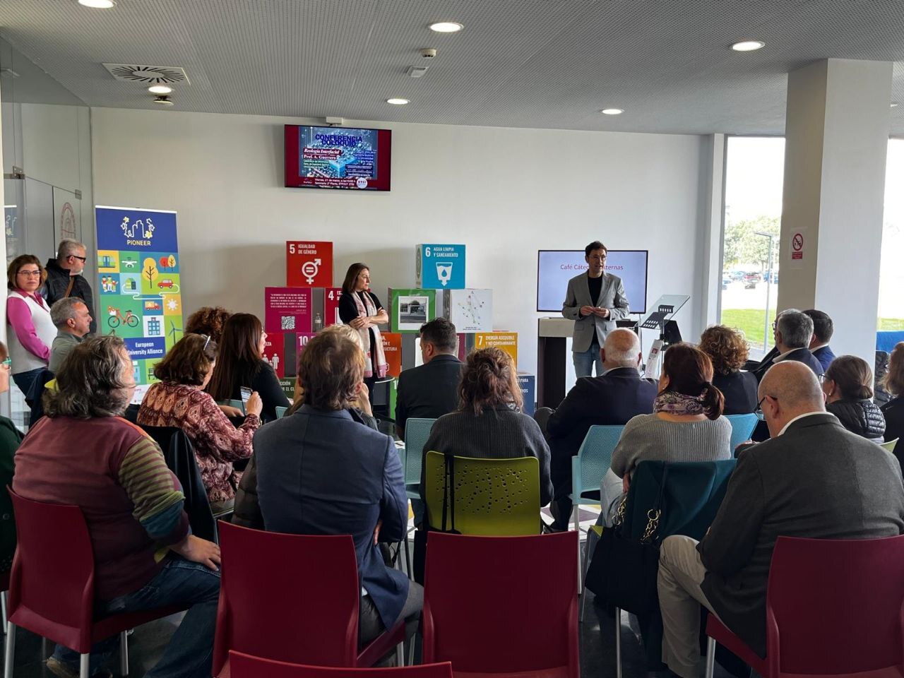 `Café Cátedras Externas´ en la Universidad de Huelva: Un encuentro sobre Innovación Abierta