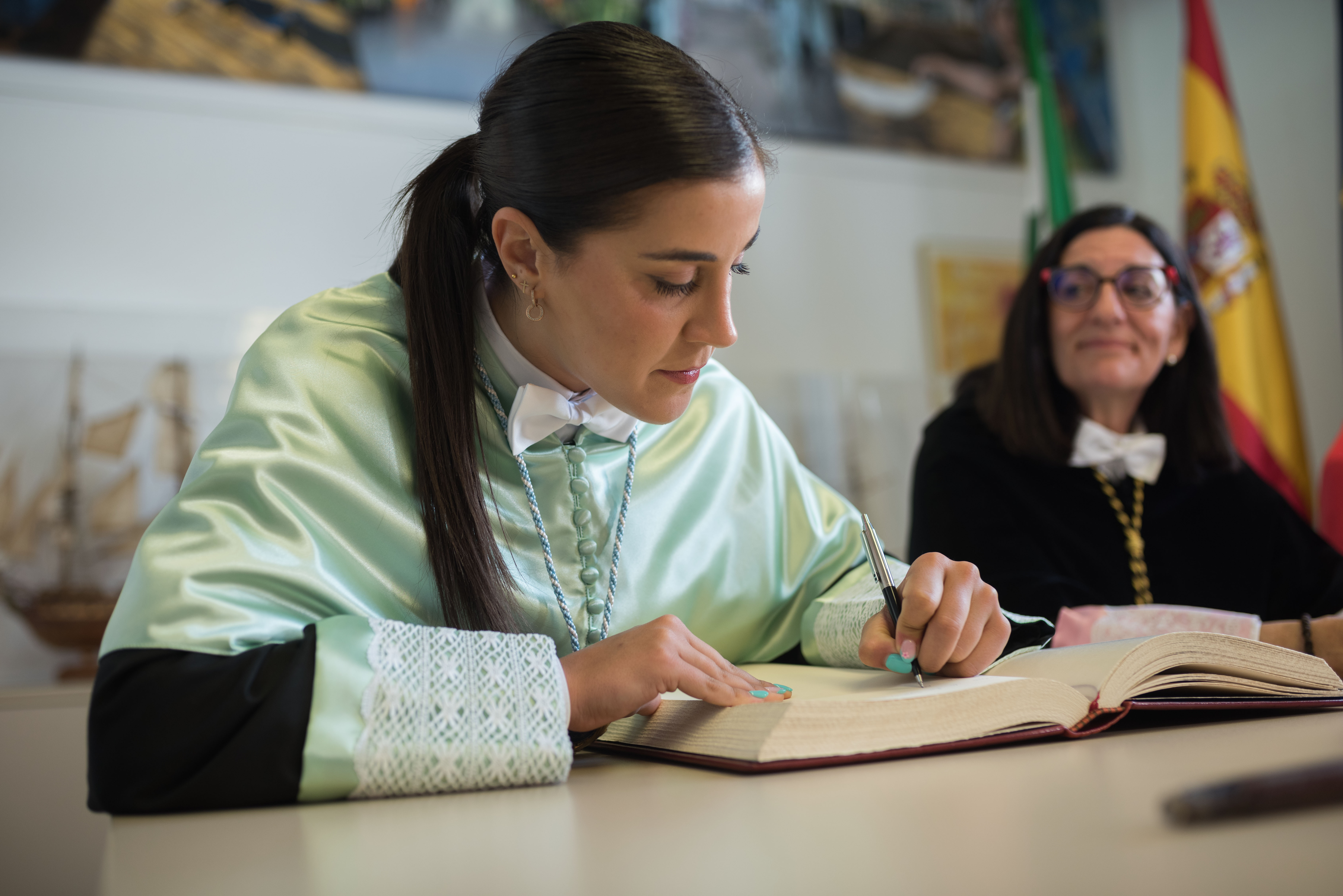 Carolina Marín vive un “momento único” al ser investida Doctora Honoris Causa por la UHU