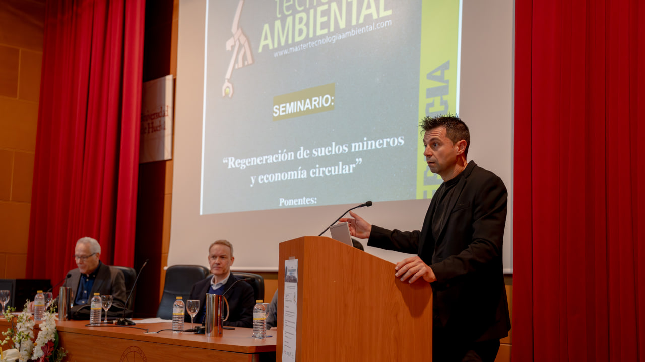 La UHU analiza los retos de la regeneración de suelos mineros en un seminario especializado