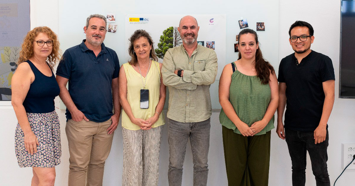 Grupo de investigación UHU y dinamizadores punto vuela