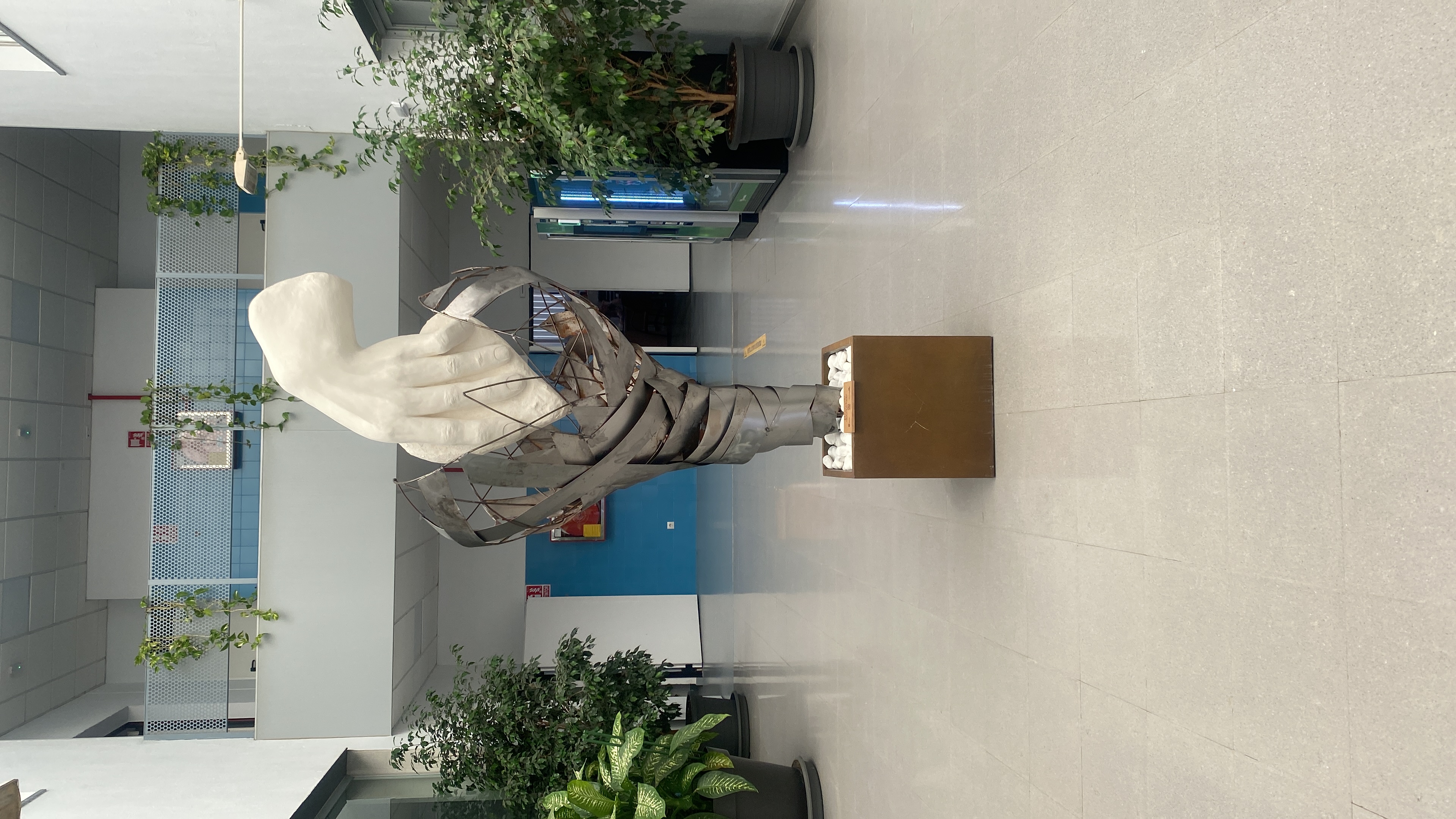 Escultura Hall Facultad de Enfermería