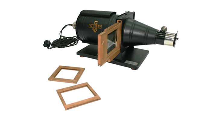 Proyector con cambiador manual de diapositivas