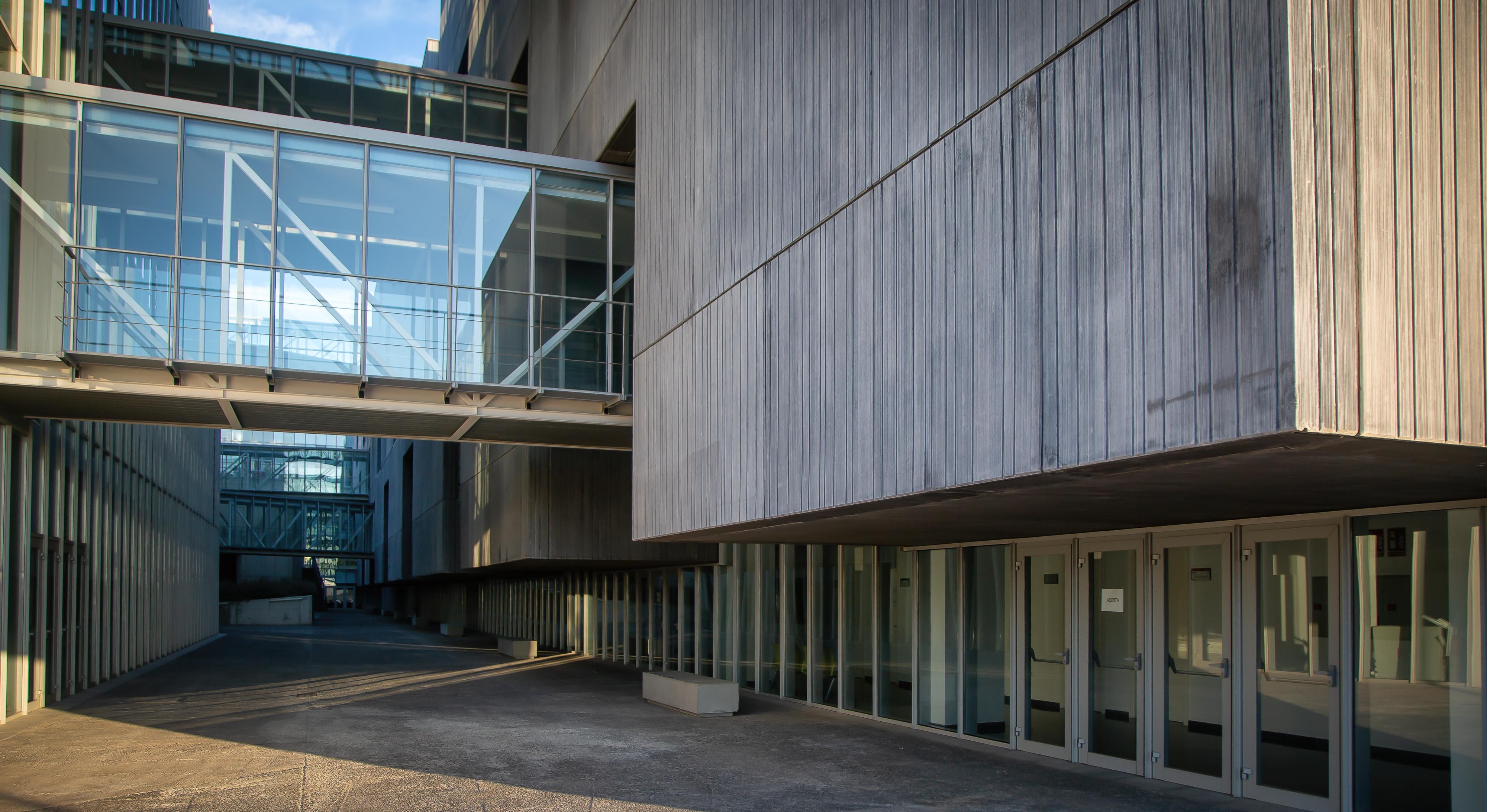 Escuela Técnica Superior de Ingeniería en imagen de archivo