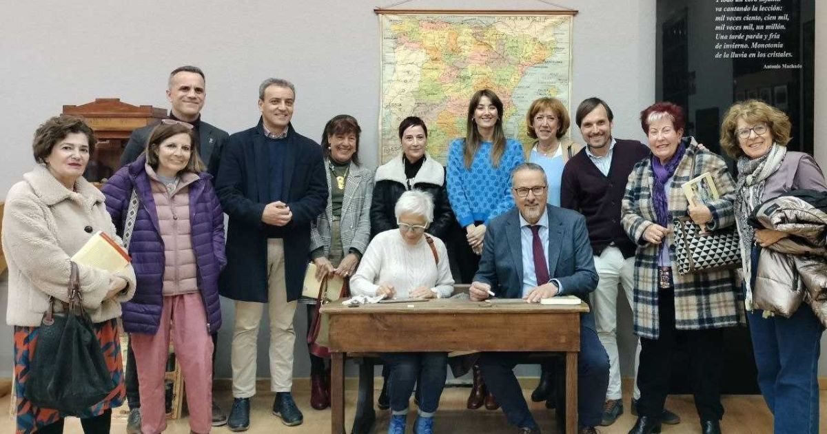 La UHU organiza el encuentro y exposición cultural `Niñas y mujeres en la educación de ayer. Objetos escolares, voces y trayectorias´