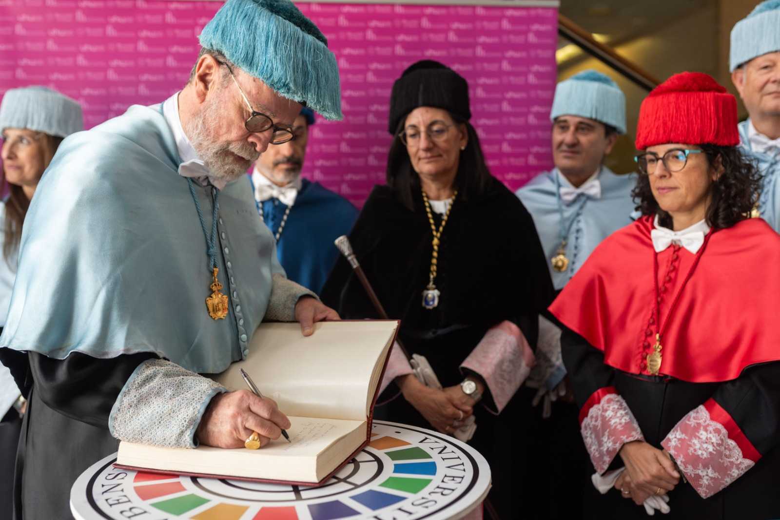 Rodrigo de Balbín Behrmann es investido Doctor Honoris Causa por la Universidad de Huelva